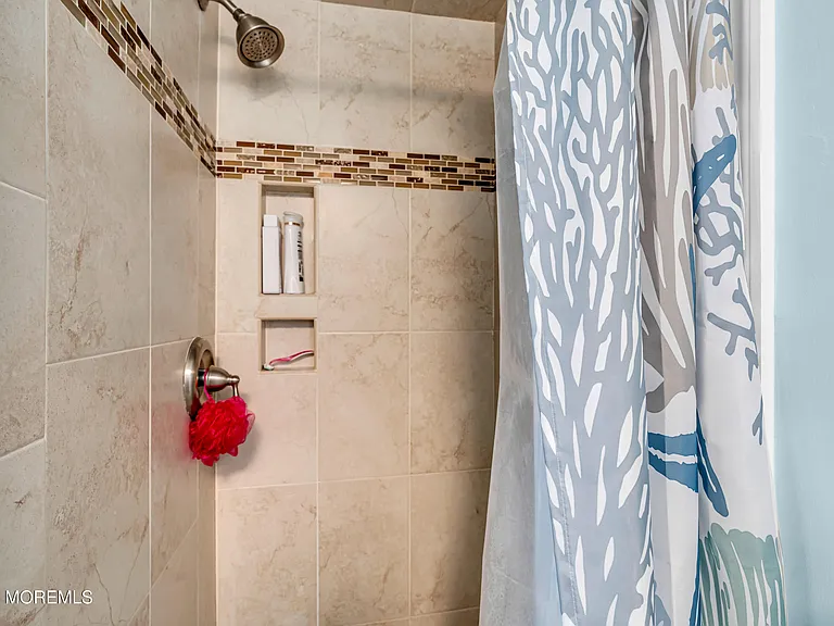 112 W Tide Way — Photo 14