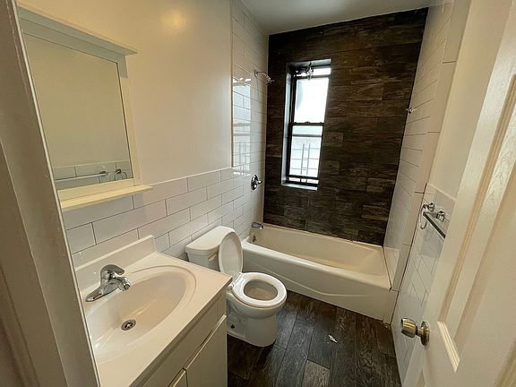3rd image of 2401 Davidson Ave APT 6A