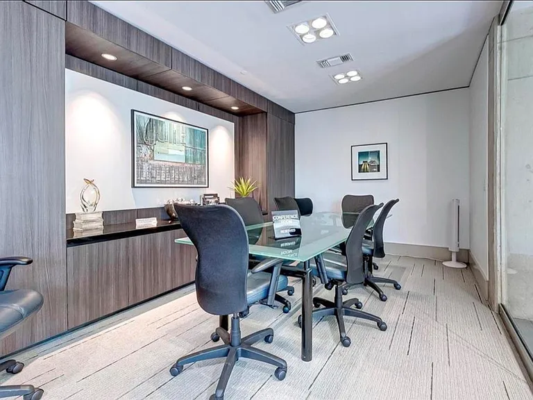 1901 Post Oak Blvd #OAK-2402 — Photo 24