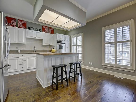 4th image of 887 Embassy Ct NE #887