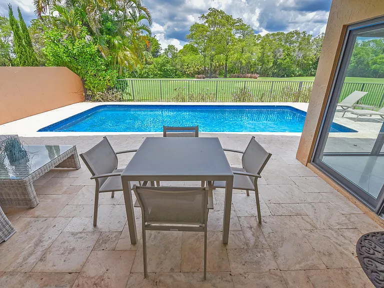 11204 Clover Leaf Cir — Photo 31