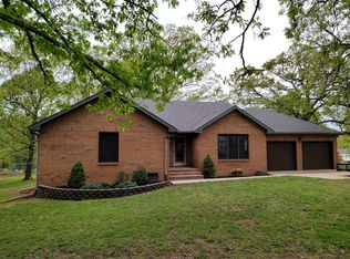 1529 N Pine St, Marshfield, MO 65706