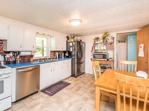 5th image of 1217 Katy Ln