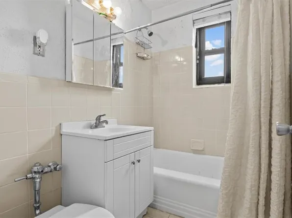 2615 Avenue O image 8 of 9