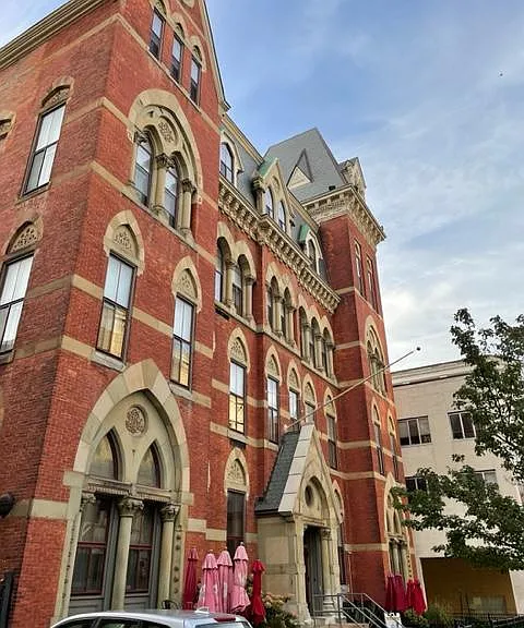 11 Fitzhugh St S #401 — Photo 1