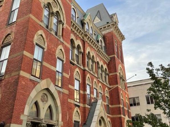 11 Fitzhugh St S #401