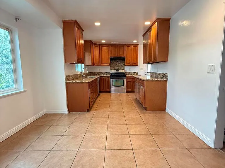 1126 Louise Ave — Photo 13