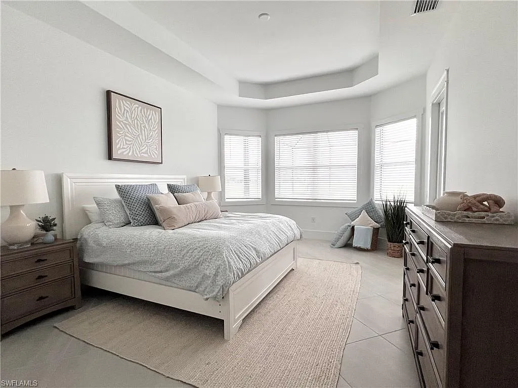 3 bed, 2.5 bath, 2419 sqft, $6,500 — Photo 3