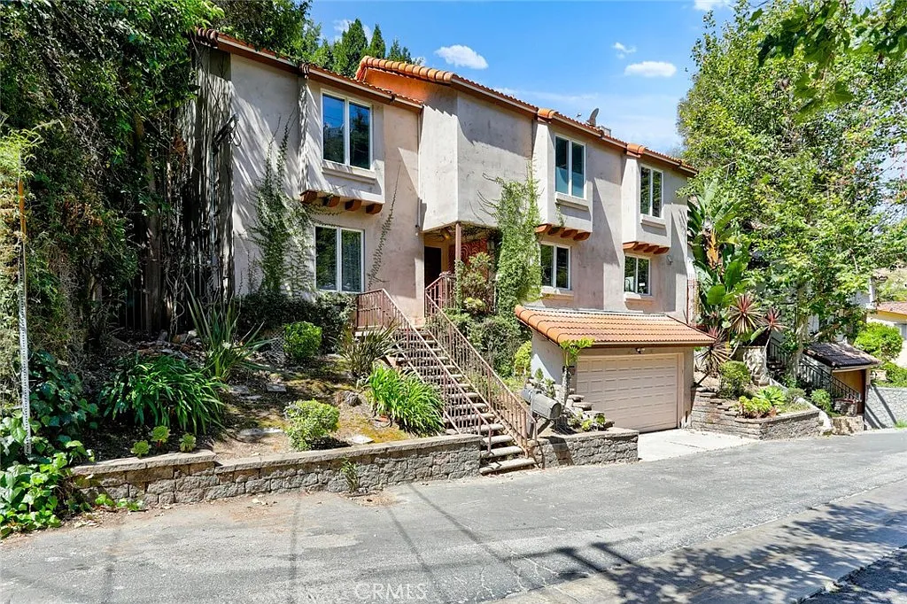 3 bed, 2425 sqft, $7,500 — Photo 2