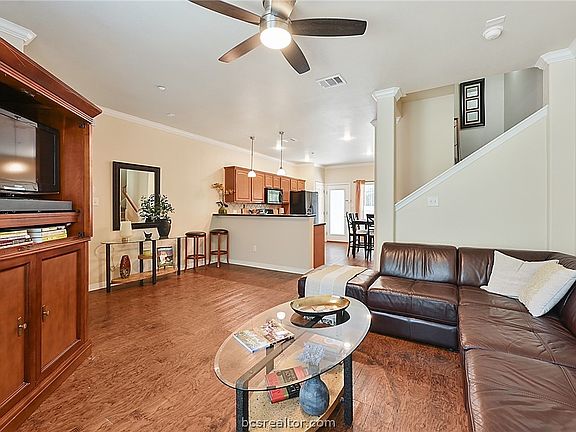 3rd image of 305 Holleman Dr #1606
