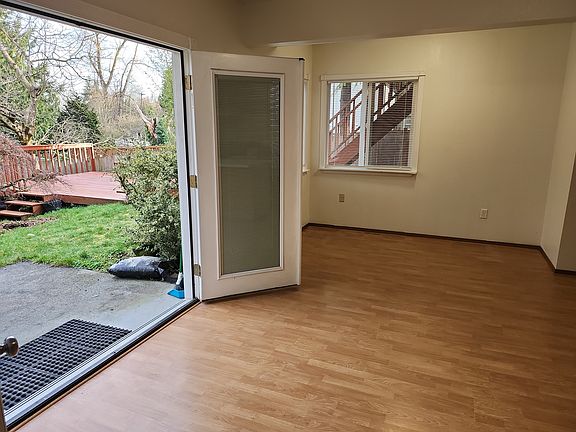 5th image of 12024 25th Ave NE #B