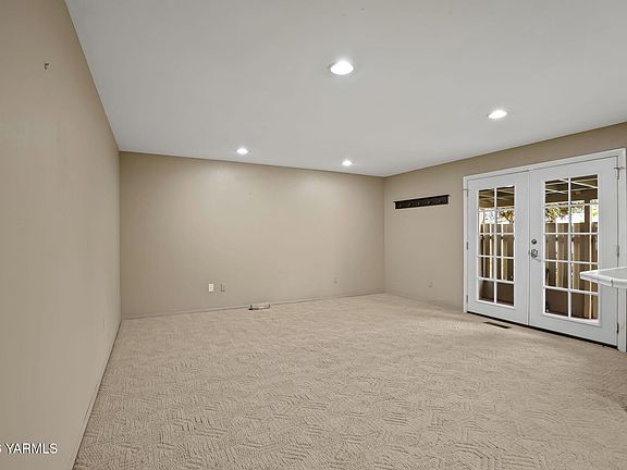 5th image of 3112 Redwood Way #15
