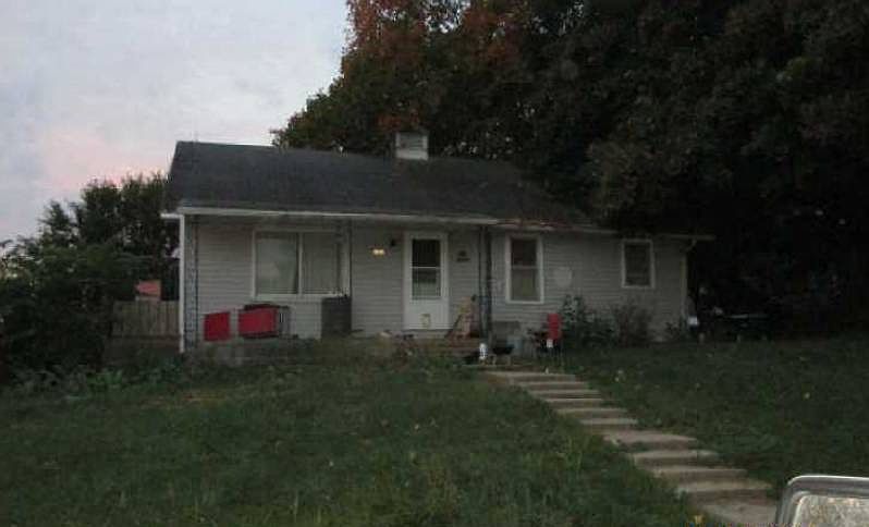 1st image of 202 W Oak St