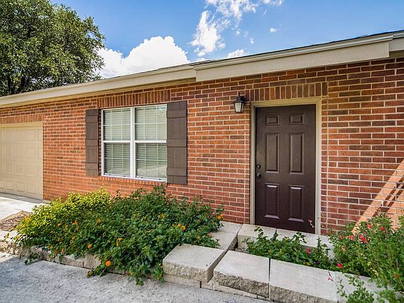 2nd image of 404 Deer Cross Ln