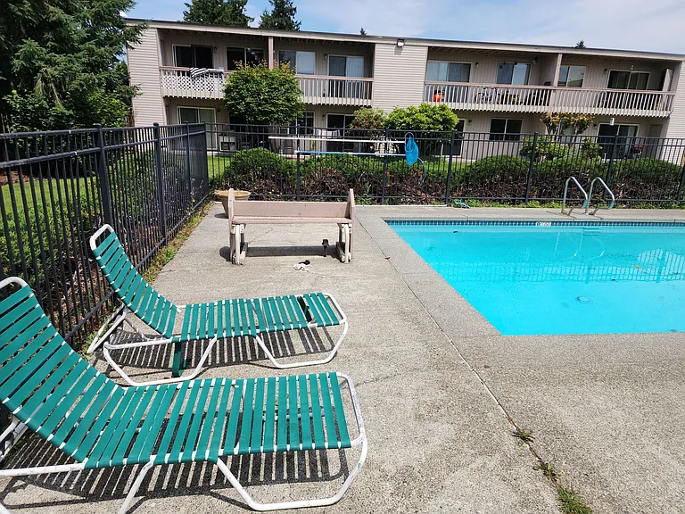 Alpha Park Apartments — Photo 8