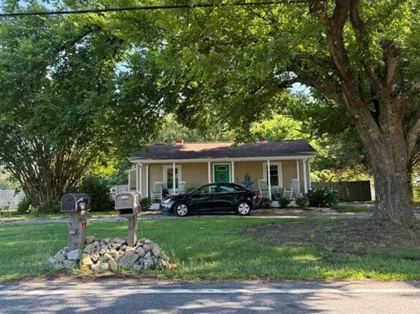 9397 E Patrick Henry Rd, Ashland, VA 23005