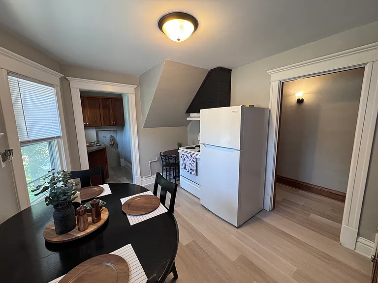 712 S State St #1/2 — Photo 12