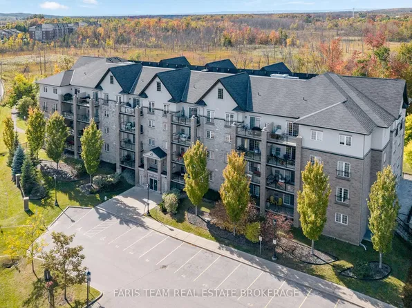 42 Ferndale Dr S #212, Barrie, ON L4N 2M5