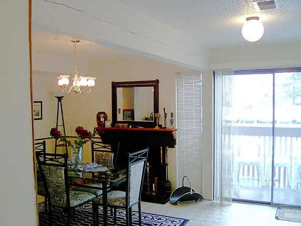 3 bed, 2.5 bath, 1509 sqft, $2,200 — Photo 2