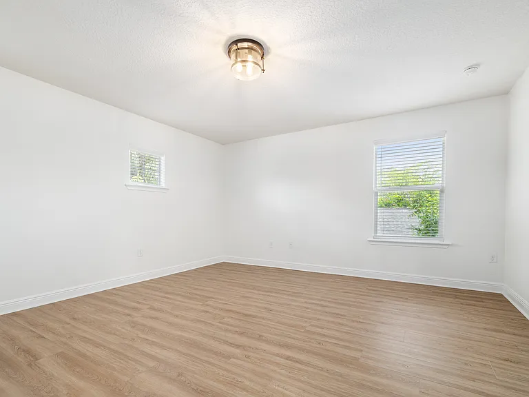 2806 Sanders Dr — Photo 12