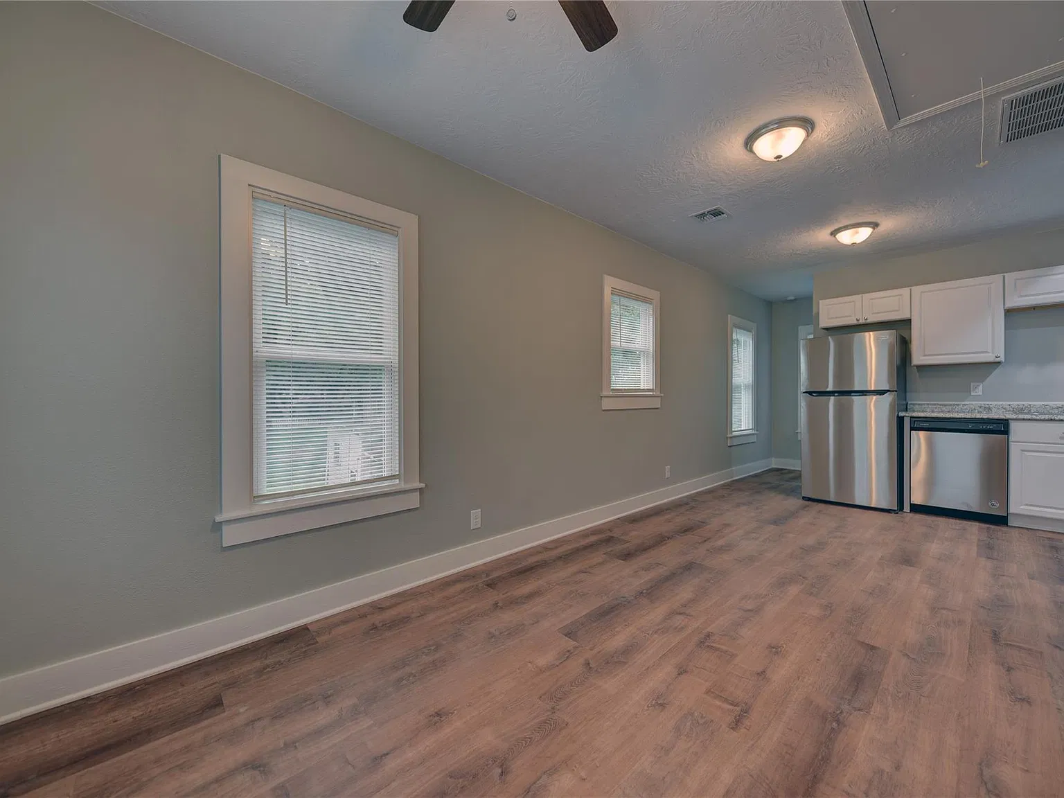 1 bed, 1.0 bath, 613 sqft, $1,050 — Photo 2