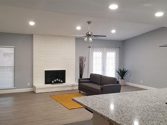 2nd image of 2801 Silverdale Ln