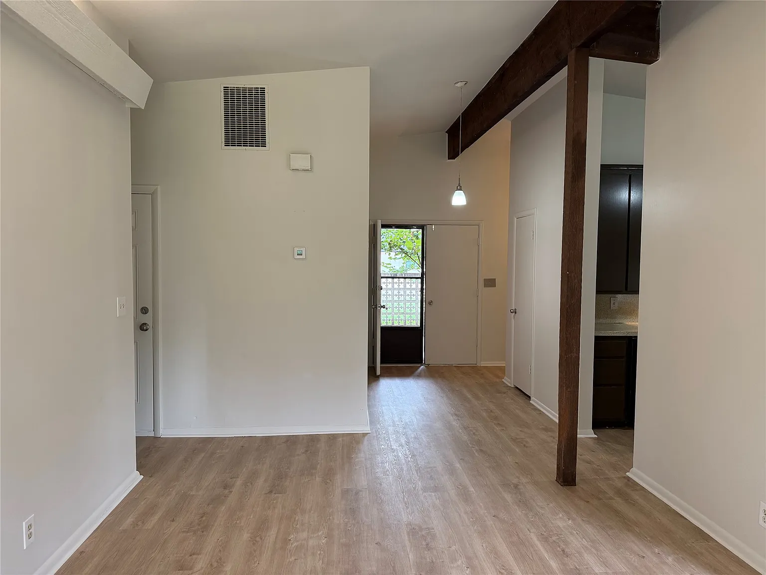 3 bed, 2.0 bath, 1484 sqft, $1,775 — Photo 4