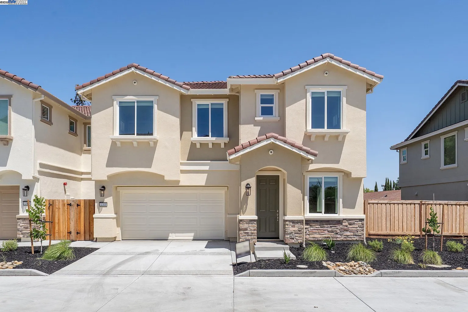 1305 Sunningdale Ln photo 1