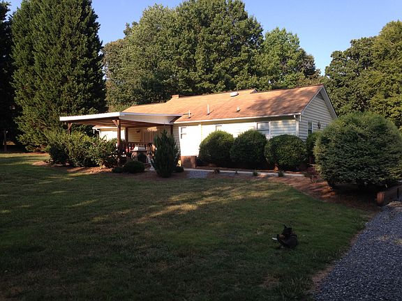 4th image of 815 Newton Ln