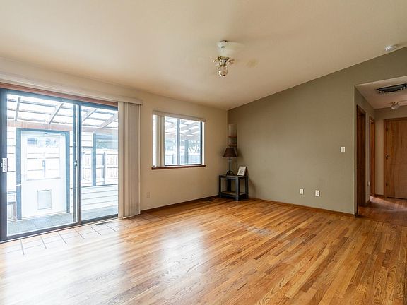 4th image of 670 Welig Ct