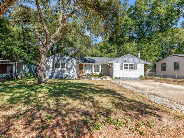 348 Chicago Ave, Valparaiso, FL 32580