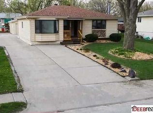 229 Hackberry Dr, Gretna, NE 68028