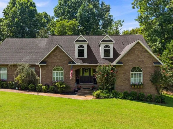 3217 Cove Ln, Louisville, TN 37777