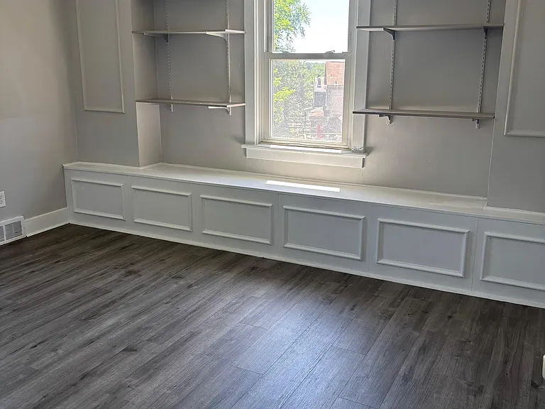2823 Clermont Ave — Photo 43