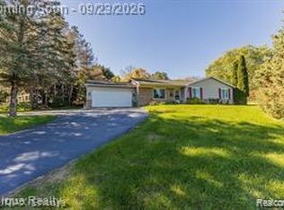811 N Ortonville Rd, Ortonville, MI 48462