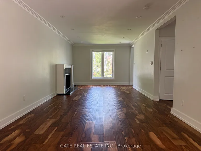 88 Lawrence Ave — Photo 10