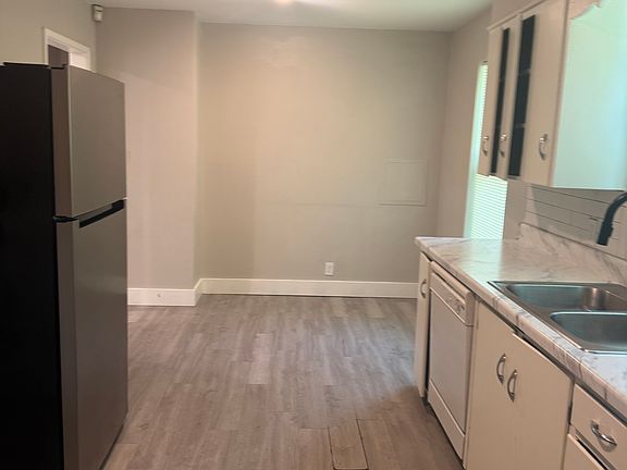 4th image of 535 Hobson Pl