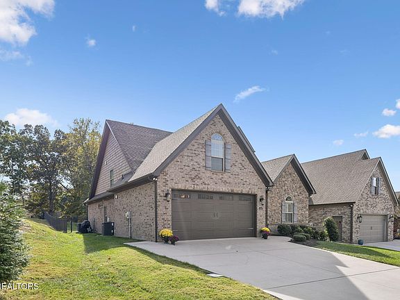 2nd image of 836 Valley Glen Blvd