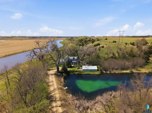 25595 414th Ave, Mitchell, SD 57301