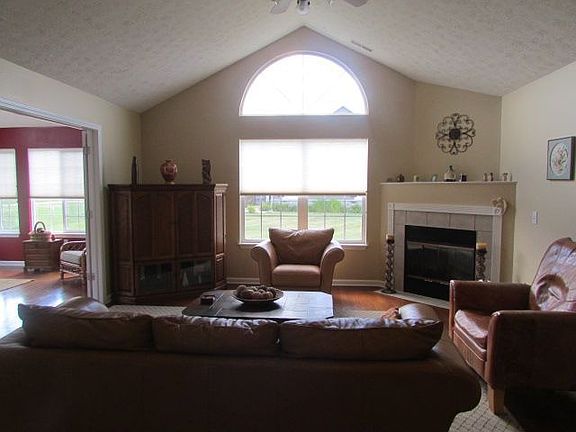 2nd image of 2419 Silverado Cir