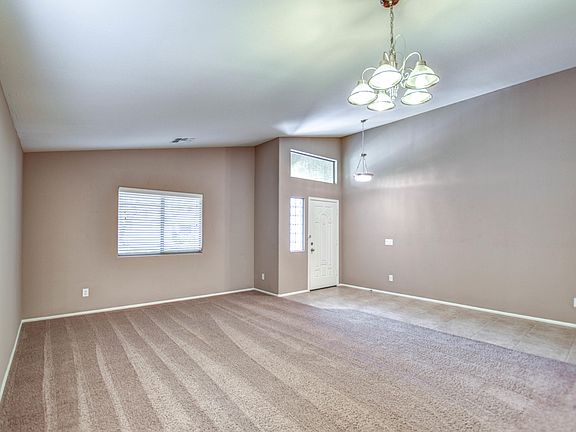 4th image of 1387 E Baker Dr