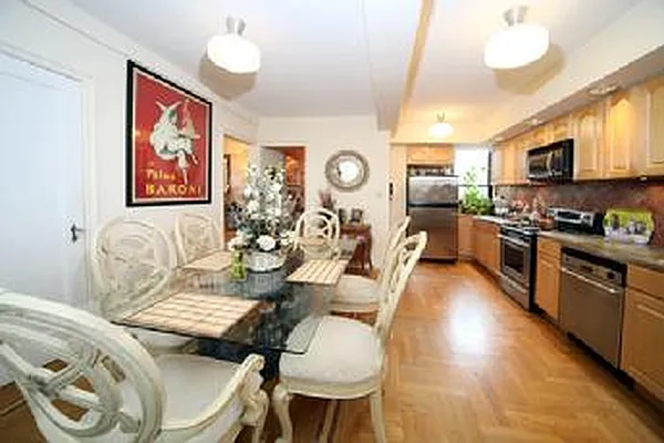 Sold by Ruth Goldman Real Estate | media 9