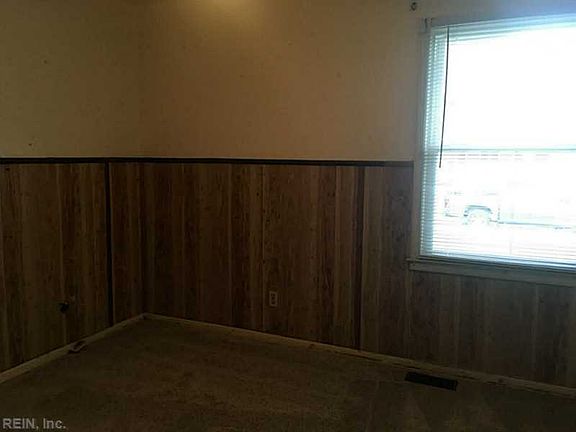 4th image of 1400 Lake Forest Dr