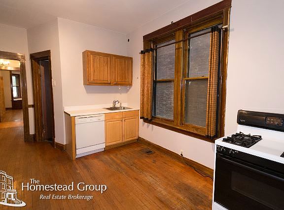 3rd image of 1927 W Schiller Street # 1f Fl 1ST
