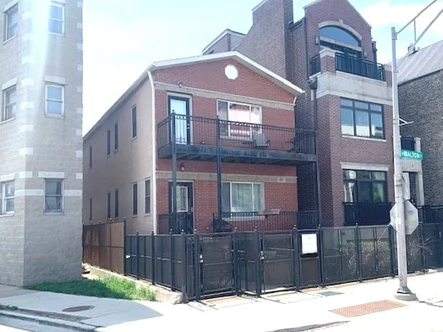 1327 W Walton St #2 — Photo 3