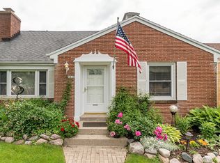 3816 N 101st St, Wauwatosa, WI 53222