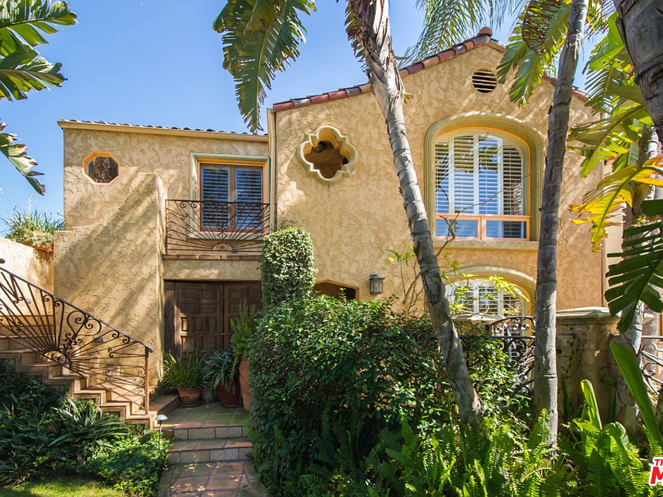 1st image of 926 N La Jolla Ave #2