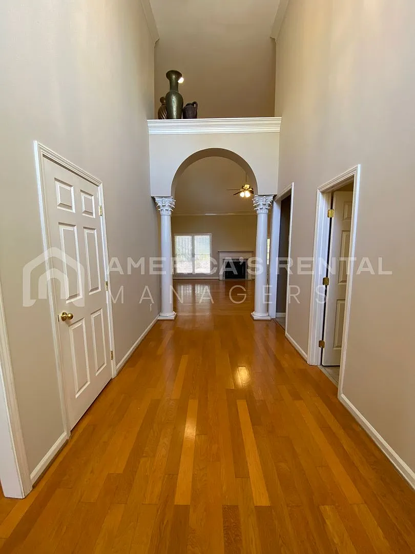 Photo 2 of 27 - 6304 Waterside Cv - Hoover, AL Building Photo - 6304 Waterside Cv