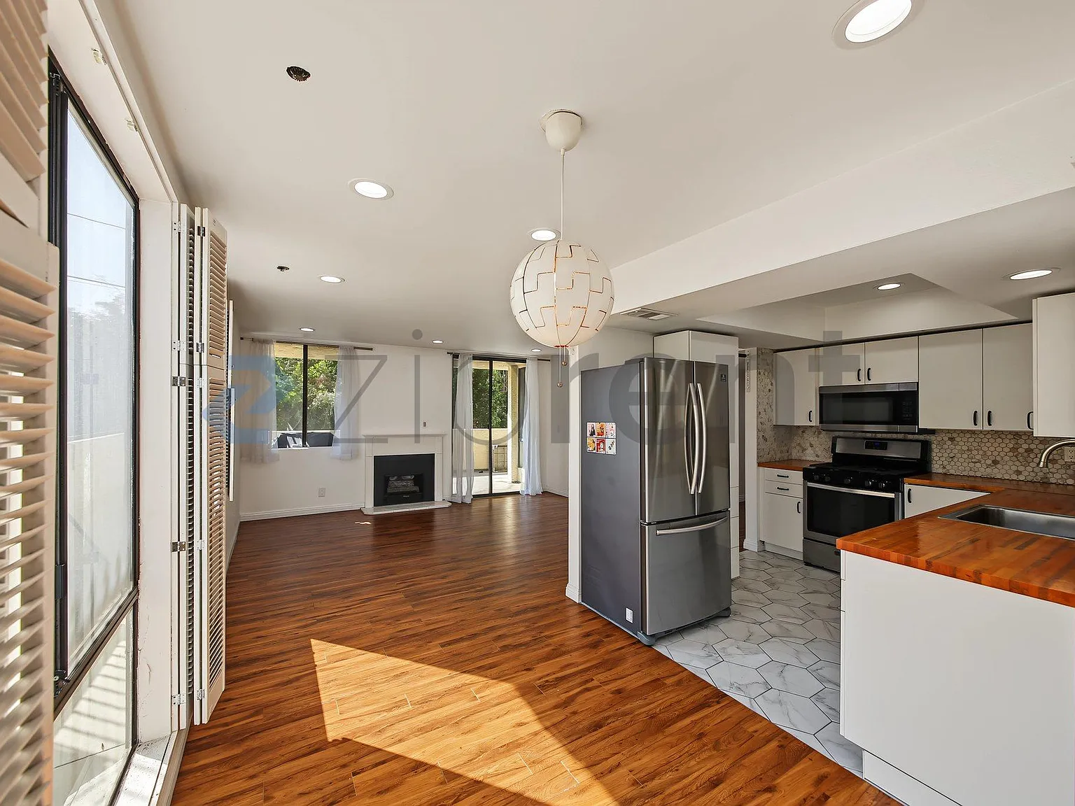 2 bed, 1000 sqft, $2,950 — Photo 2