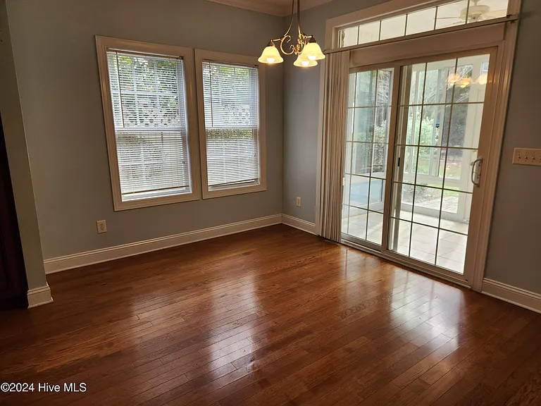 601 Creekway Cir SE — Photo 5